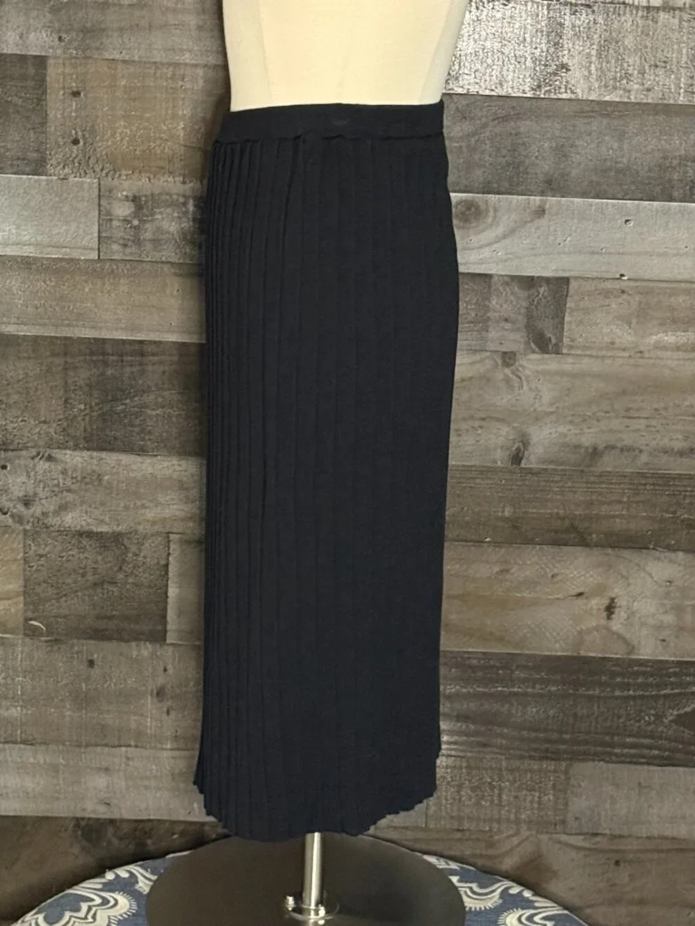 Thackery black pleated maxi skirt large vintage 90s business casual feminine